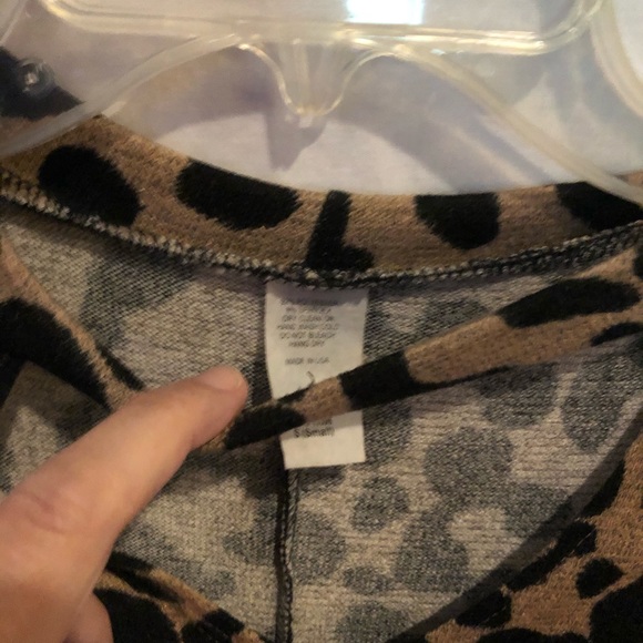 Nice lightweight sweater top - Picture 3 of 5